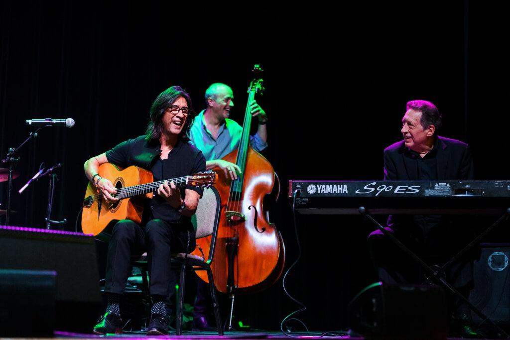 Django Vegas features various performers from around the world who pay tribute to Django and Stephane